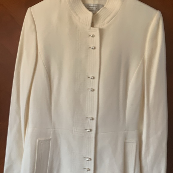 Women suit - Picture 2 of 10